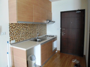 Brand New Studio 33.17 sq.m. for sale near Prakanong BTS. High floor, nice view!