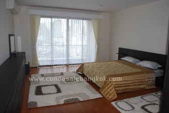 High quality and luxuriuos condo for sale in bangkok Soi Sawaddee. Comfortable living in perfect location. Prompong BTS. 226 sq.m. 3 bedrooms.