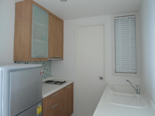 CHEAPEST!!! SUPER DEAL!!! Nicely furnished condo for sale near Chidlom area 58 sq.m. 1 bedroom. Very high floor & very nic e view!