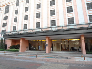 Corner unit Fully furnished 1 bedroom at Aguston condo for sale in  Sukhumvit 22. Luxury style and easy access BTS, Emporium.