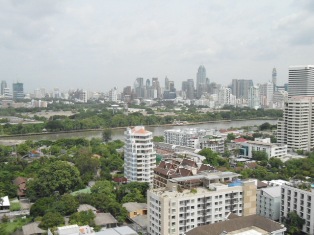 LAKE VIEW & Panoramic scenery. Sell @ cost!!!  Fully furnished 1 bedroom in very luxury project condo for sale in Sukhumvit 22 Aguston. Emporium BTS
