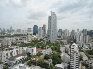 LAKE VIEW & Panoramic scenery. Sell @ cost!!!  Fully furnished 1 bedroom in very luxury project condo for sale in Sukhumvit 22 Aguston. Emporium BTS