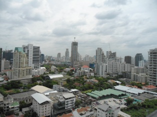 LAKE VIEW & Panoramic scenery. Sell @ cost!!!  Fully furnished 1 bedroom in very luxury project condo for sale in Sukhumvit 22 Aguston. Emporium BTS