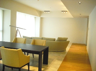 Condo for sale in Bangkok Sathorn area Modern style building Nicely furnished 3 bedrooms 197 sq.m. at 