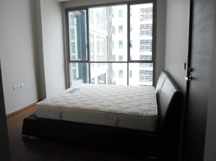 Condo for sale in Bangkok Thailand. Brand new in Thonglor 1 bedroom 55 sq.m. partly furnished. Nice building & Good residetial area.