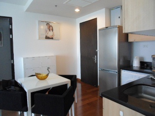 Condo for for sale in Bangkok Chidlom area. Fully furnished 2 bedrooms 2 bathrooms 71.28 sq.m. Furnished