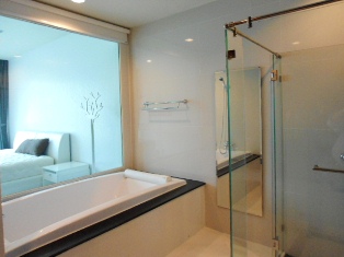 Condo for for sale in Bangkok Chidlom area. Fully furnished 2 bedrooms 2 bathrooms 71.28 sq.m. Furnished