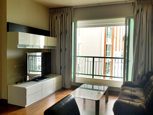 Luxury condo for sale in Bangkok Childlom area. Unfurnished 1 bedroom 60 sq.m. Nice view.