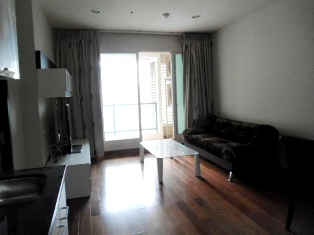 Luxury condo for sale in Bangkok Childlom area. Unfurnished 1 bedroom 60 sq.m. Nice view.