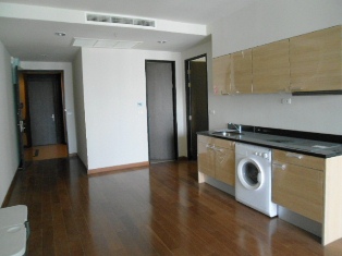 condo for sale in Bangkok Chidlom area. Unfurnished Nice view of 2 bedrooms 80 sq.m. Easy access to Chidlom BTS.