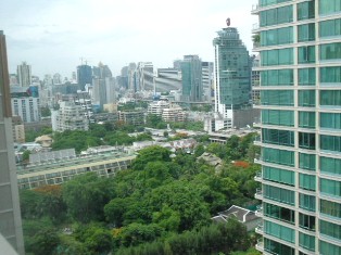 condo for sale in Bangkok Chidlom area. Unfurnished Nice view of 2 bedrooms 80 sq.m. Easy access to Chidlom BTS.