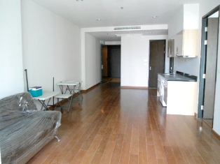 condo for sale in Bangkok Chidlom area. Unfurnished Nice view of 2 bedrooms 80 sq.m. Easy access to Chidlom BTS.