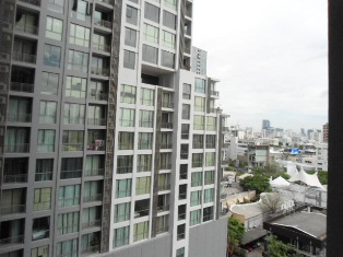 Lowest price Brand New 1 bedroom 53 sq.m condo for sale in Bangkok Thonglor area. Nice residential area. Unfurnished.